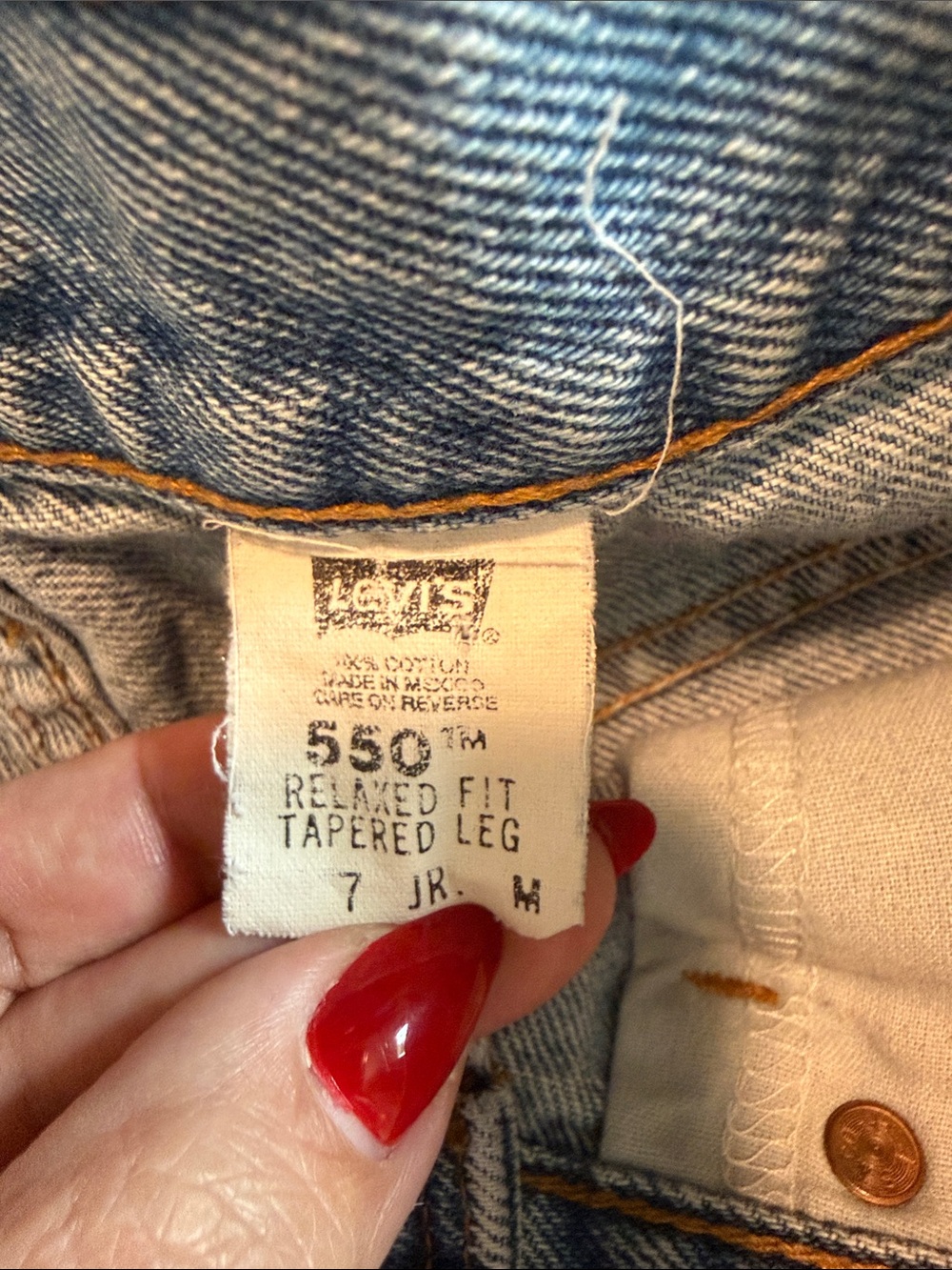 Juniors Levi’s 550 Shorts Light Blue Distressed Denim - Picture 3 of 3